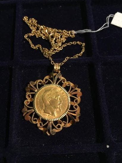Pendentif composé d'une pièce de 20F or Napoléon...