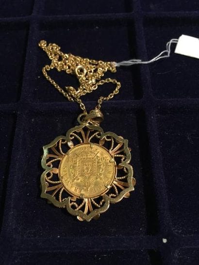 Pendentif composé d'une pièce de 20F or Napoléon...
