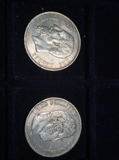 [ Pièces en argent ]

Ensemble de deux pièces...