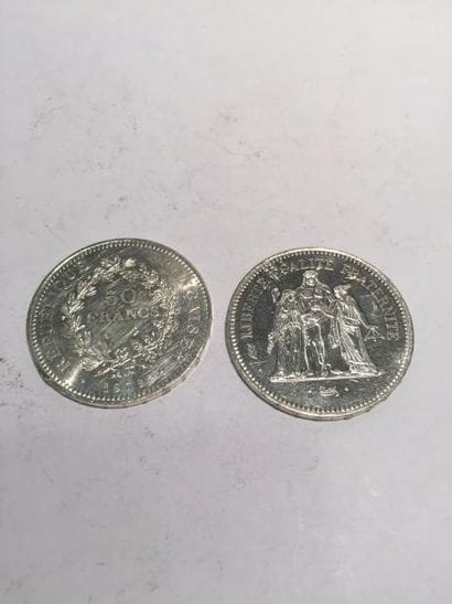 [ Pièces en argent ]

Lot de 2 pièces de...