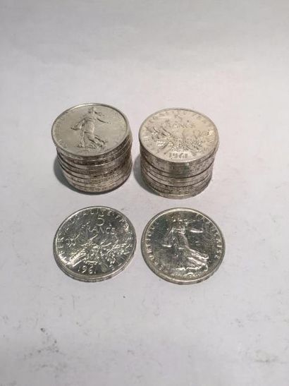 [ Pièces en argent ]

Lot de pièces de 5...