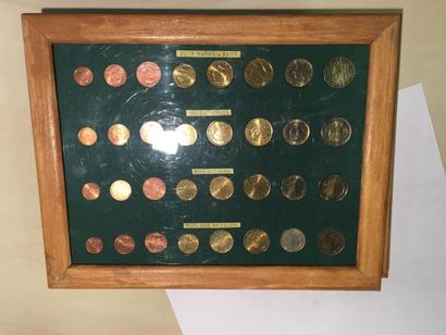 [ Euros ]

Collection de 128 pièces, réparties...