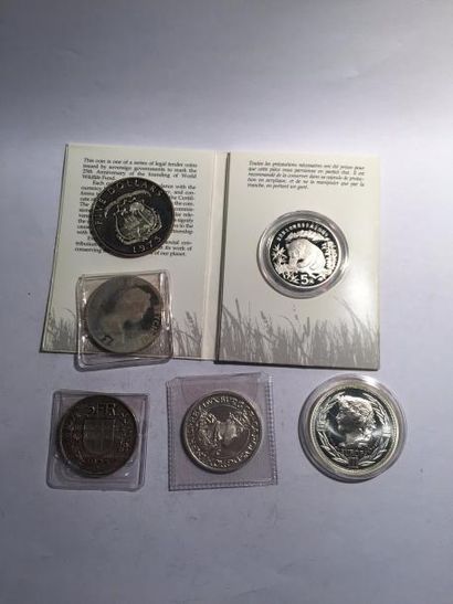 [MONDE] [COLLECTION]

Un lot composé de :...