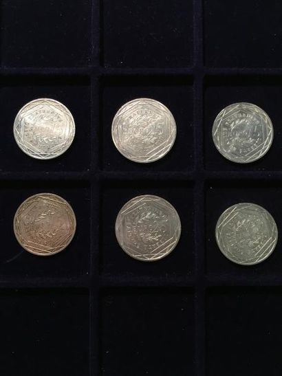 [ EURO ]



Ensemble de 4 pièces de 15 euros...