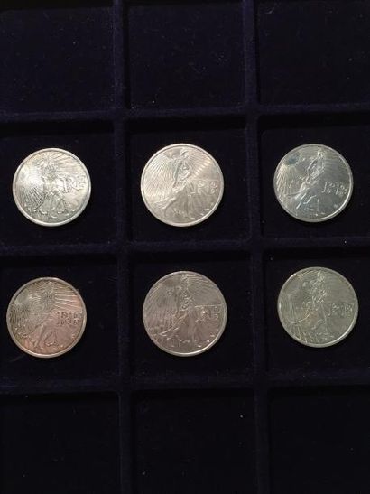 [ EURO ]



Ensemble de 4 pièces de 15 euros...