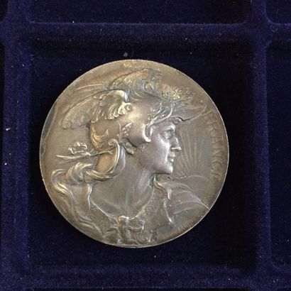 [ Chambre syndicale ] 



Médaille en bronze...