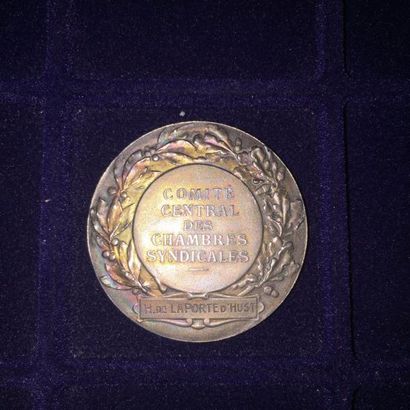 [ Chambre syndicale ] 



Médaille en bronze...