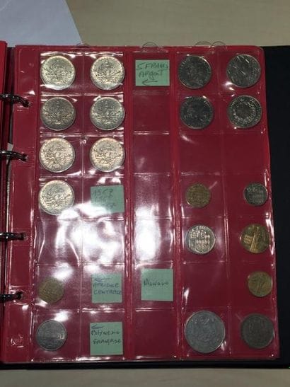 [FRANCS] [COLLECTION]

Trois classeurs contenant...