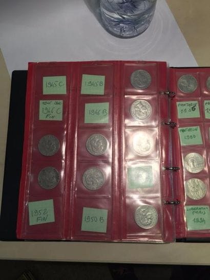 [FRANCS] [COLLECTION]

Trois classeurs contenant...
