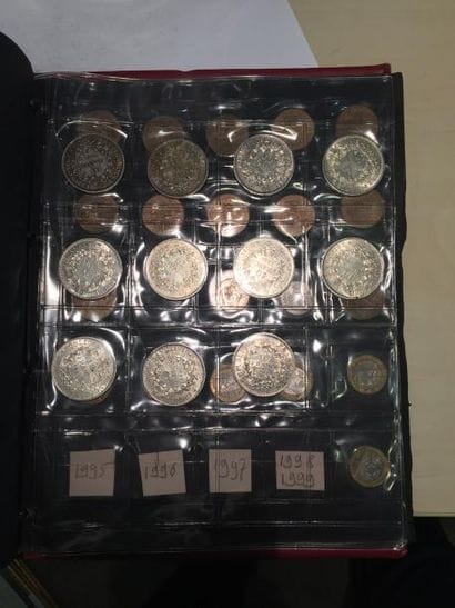 [FRANCS] [COLLECTION]

Trois classeurs contenant...