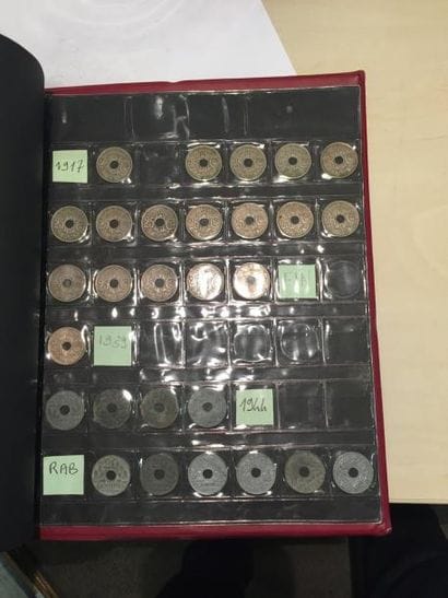 [FRANCS] [COLLECTION]

Trois classeurs contenant...