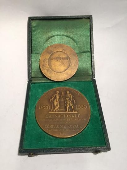 [MEDAILLE]

Medaille en bronze Les Trois...