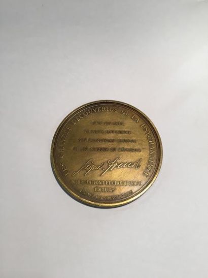 [ Freud ] [ Médecine ]



Médaille en bronze.

A...