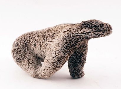 INUIT SCHOOL XXth
Bear
Carved Whale Bone
L:...