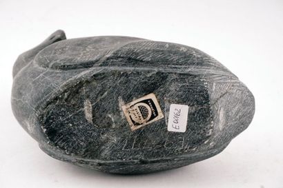 INUIT SCHOOL XXth
Bird
Carved soapstone
Signature...