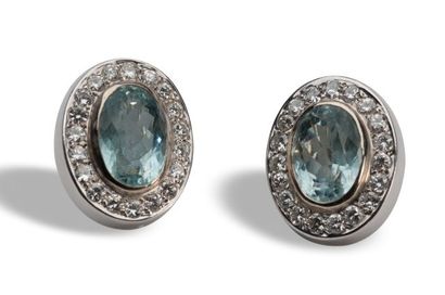BOUCLES D'OREILLES OR 10K, AIGUE MARINE DIAMANTS
Paire...