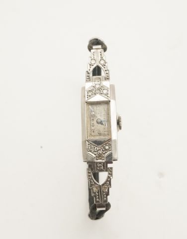 MONTRE ERY FEMME
Montre cocktail pour femme...