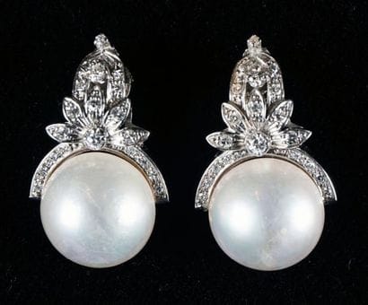 BOUCLES D'OREILLES PERLES DIAMANTS
Paire...