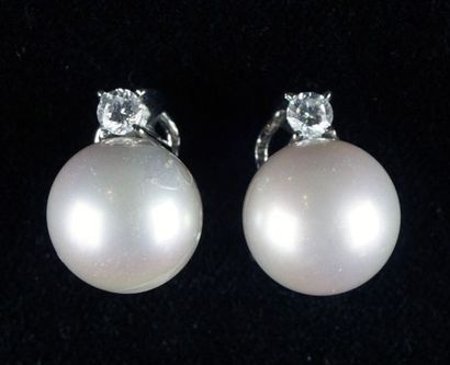 BOUCLES D'OREILLES PERLES DIAMANTS
Paire...