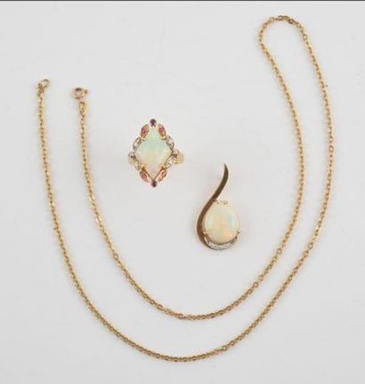 PARRURE OR 18K, OPALE, DIAMANTS RUBIS
Ensemble...