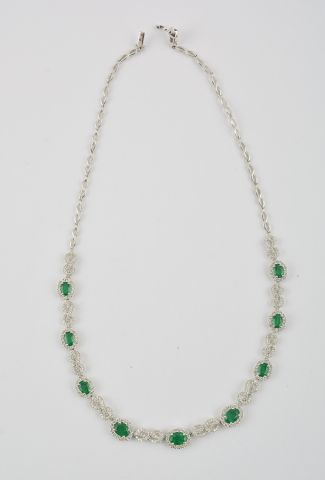 OR 18K, DIAMANTS ET ÉMERAUDES
Collier articulé...