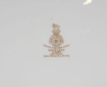 ROYAL DOULTON
Service en porcelaine « Gold...