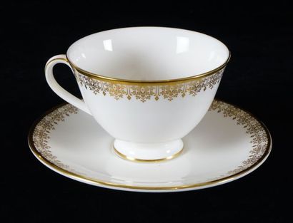 ROYAL DOULTON
Service en porcelaine « Gold...