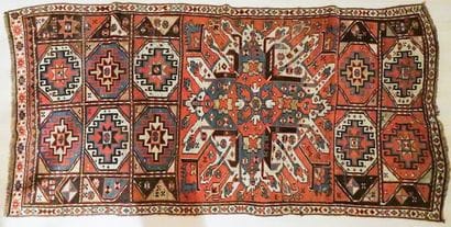 TAPIS CAUCASIEN D'AIGLE KAZAK
Ancien tapis...