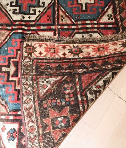 TAPIS CAUCASIEN D'AIGLE KAZAK
Ancien tapis...
