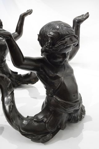 Table de salon en bronze et verre Putti di...
