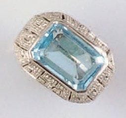 Bague en or blanc 18K (poinçonnée), sertie...