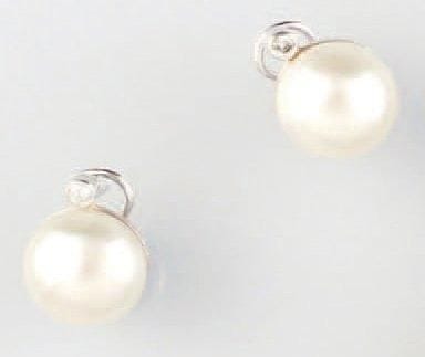 Paire de boucles d'oreilles en or blanc 18K...