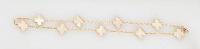 DANS LE GOÛT DE VAN CLEEF & ARPELS
Collier...