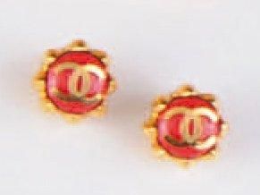 CHANEL
Paire de boucles d'oreilles siglées...