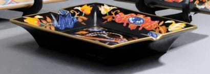 HERMES
Cendrier en porcelaine de Limoges,...