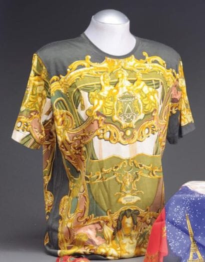 HERMES
T-shirt en 100% coton imprimé, taille...