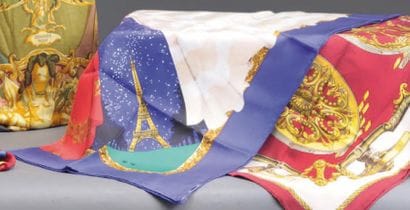 HERMES
Carré en soie imprimée, titré 