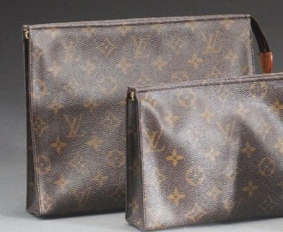 LOUIS VUITTON
Pochette toilette en toile...