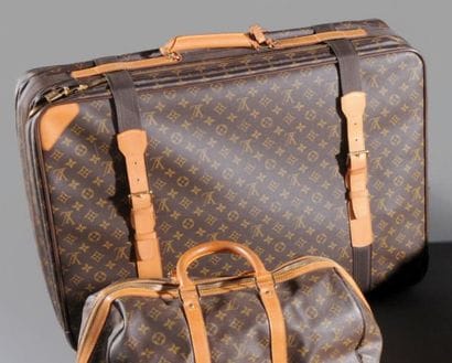 LOUIS VUITTON
Valise modèle 