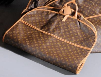 LOUIS VUITTON
Housse porte habits en toile...