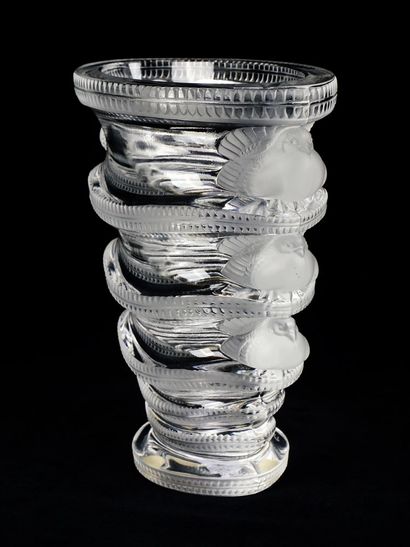 Lalique vase Saint-Marc model, oval shaped...