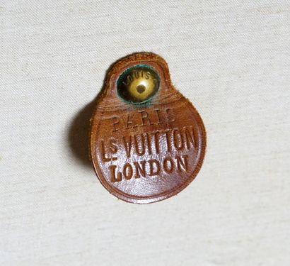 LOUIS VUITTON - Malle Armoire 