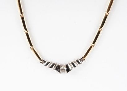 10K GOLD

Choker necklace of horizontal links...