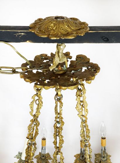 Lustre de style Louis XV en bronze patiné...