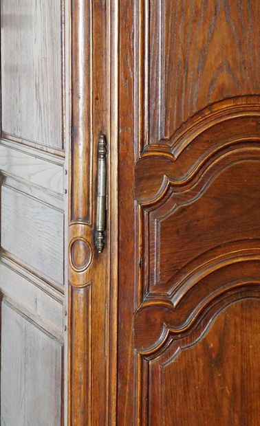 Armoire d’époque Louis XV en bois naturel,...