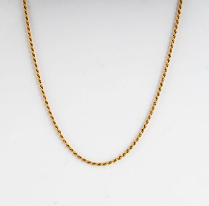 14K GOLD

14K gold chain with twisted link.

Gross...