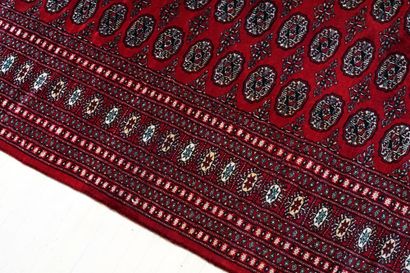 Tapis Boukara aux motifs circulaires sur...