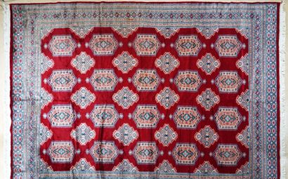 Important tapis Boukara aux motifs géométriques...