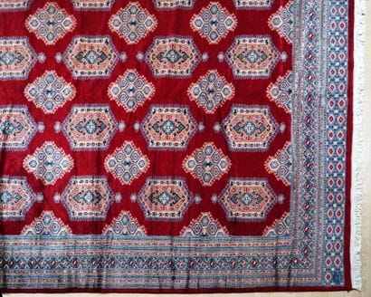 Important tapis Boukara aux motifs géométriques...
