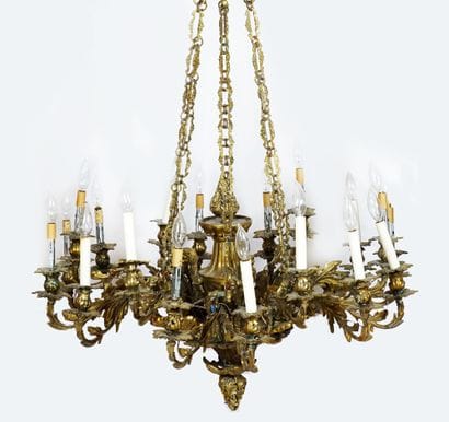 Lustre de style Louis XV en bronze patiné...